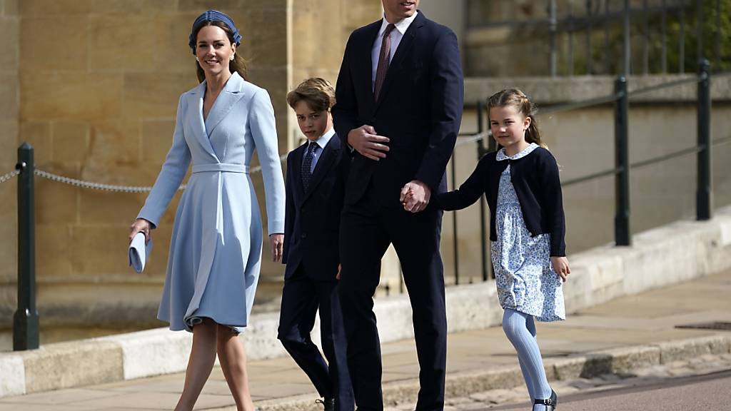 Herzogin Kate, Prinz George, Prinz William und Prinzessin Charlotte kommen zur Ostermesse auf Schloss Windsor. Foto: Andrew Matthews/PA Wire/dpa