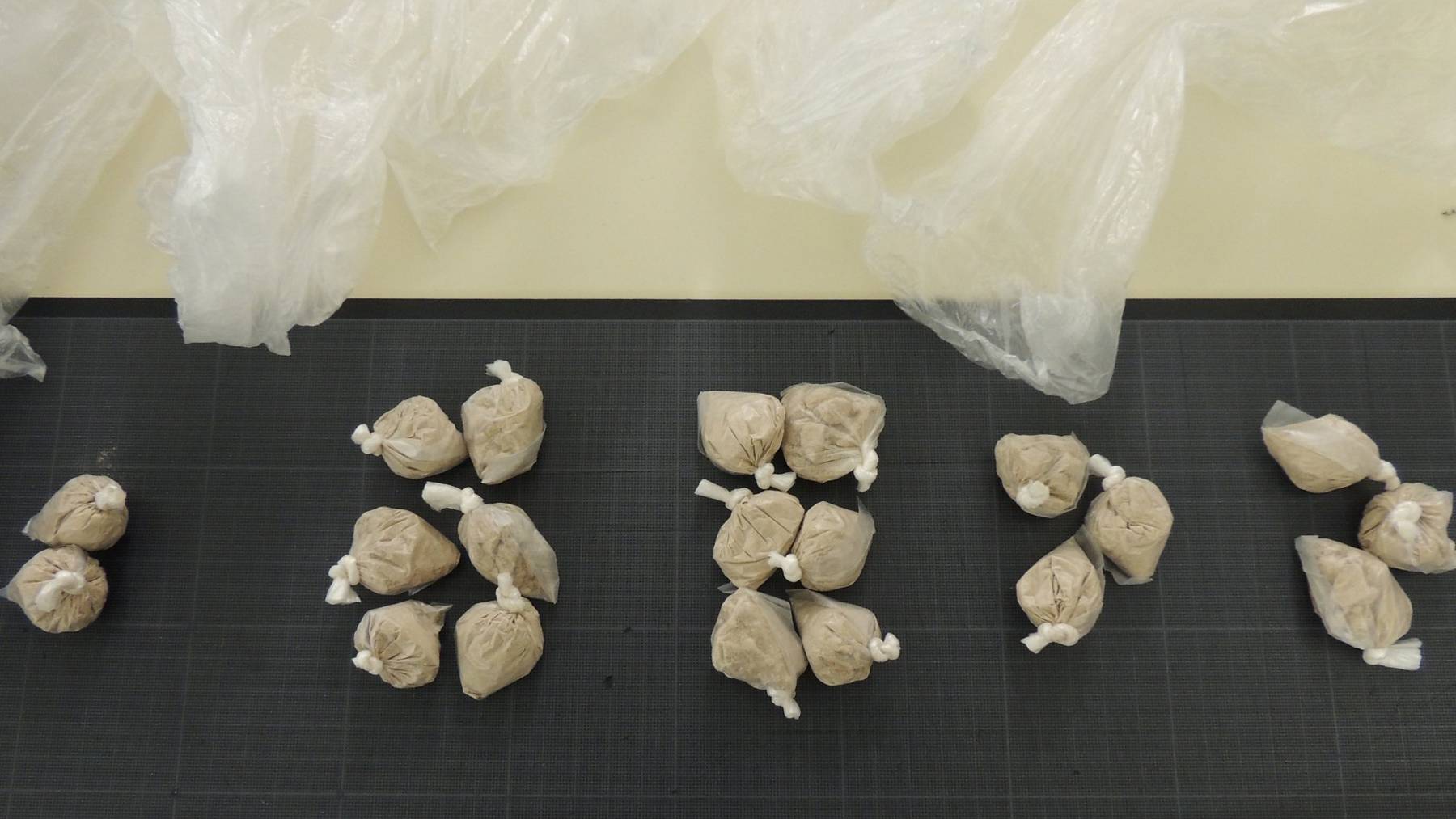 Das sichergestellte Heroin ist in 5-Gramm-Päckchen verpackt.