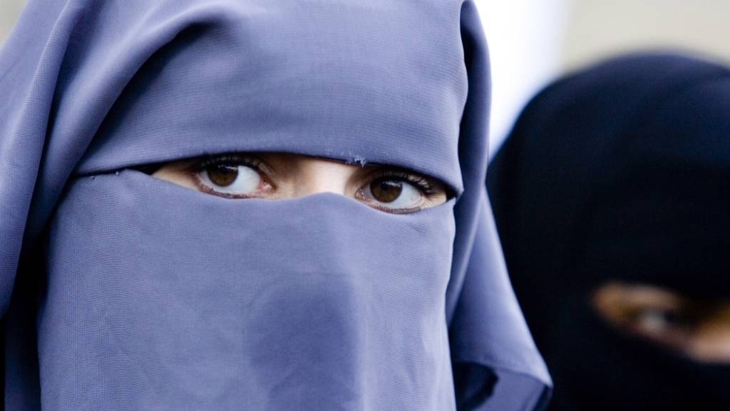 Glarus will Burka-Verbot mit Ordnungsbussen durchsetzen