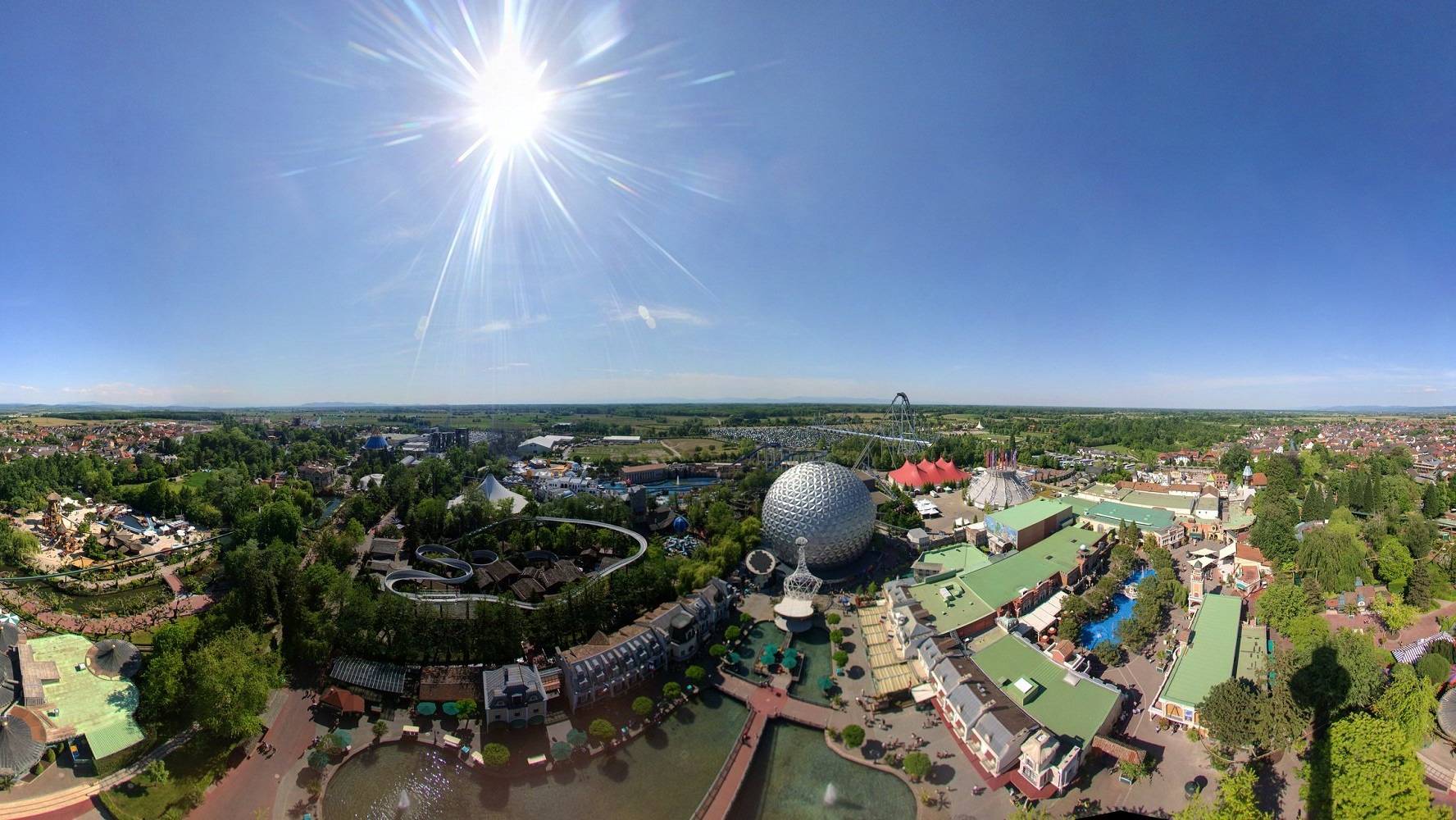 Die Eintrittspreise für den Europa-Park in Rust werden zur Sommereröffnung steigen (Archivbild)
