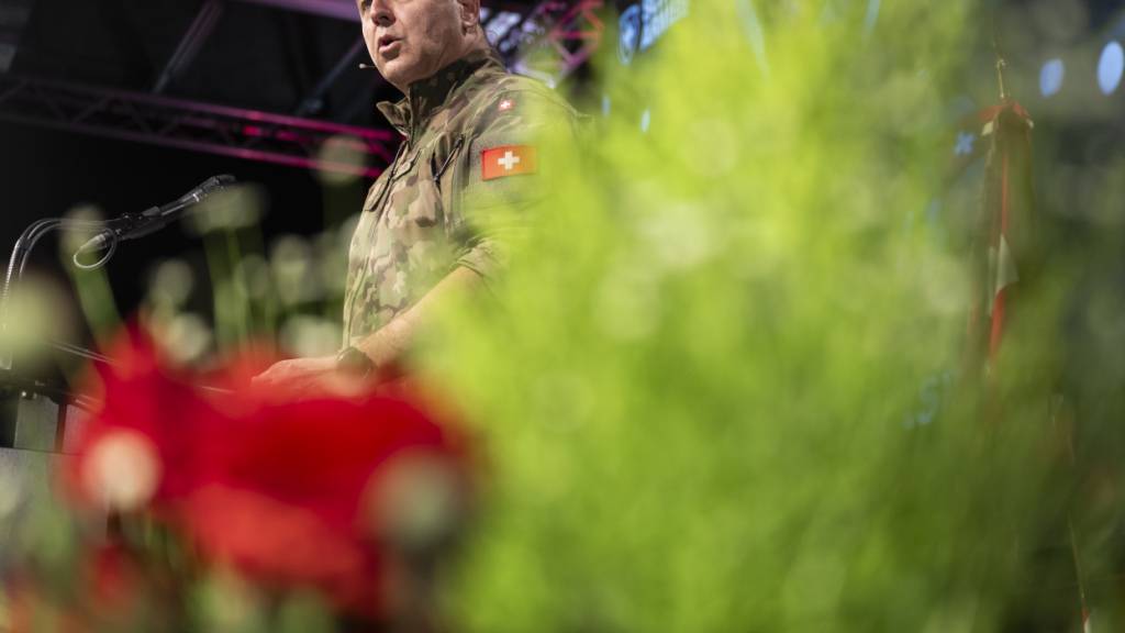 Armeechef Benedikt Roos hat nach drei Monaten im Amt auf dem Waffenplatz in Thun BE eine erste Bilanz gezogen.