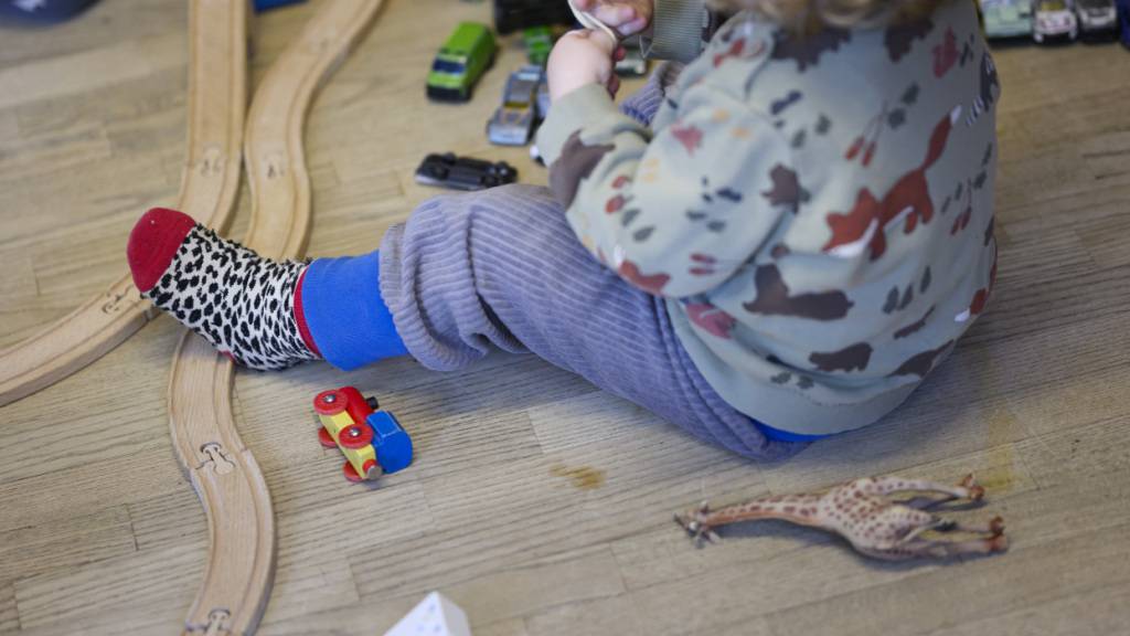 Mitarbeitende der kantonalen Verwaltung Luzerns bevorzugten Betreuungsangebote für ihre Kinder in Wohnungsnähe, teilte der Regierungsrat am Freitag mit. (Symbolbild)