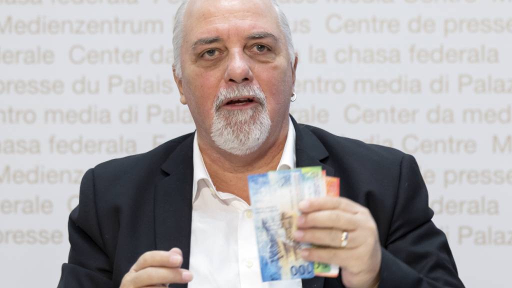 Richard Koller, Initiator der Volksinitiative «Bargeld ist Freiheit», beim Kampagnenstart für die Abstimmung am 8. März an einer Medienkonferenz in Bern.