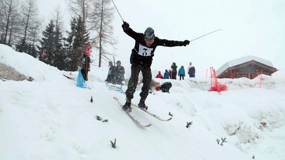 Beim Nostalgierennen in Arosa kann man eine Abfahrt und einen Parallelslalom fahren. (Bild: zVg)