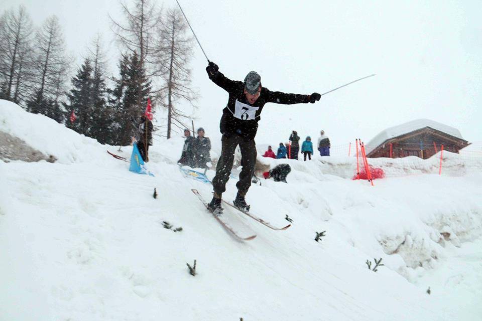 Beim Nostalgierennen in Arosa kann man eine Abfahrt und einen Parallelslalom fahren. (Bild: zVg)