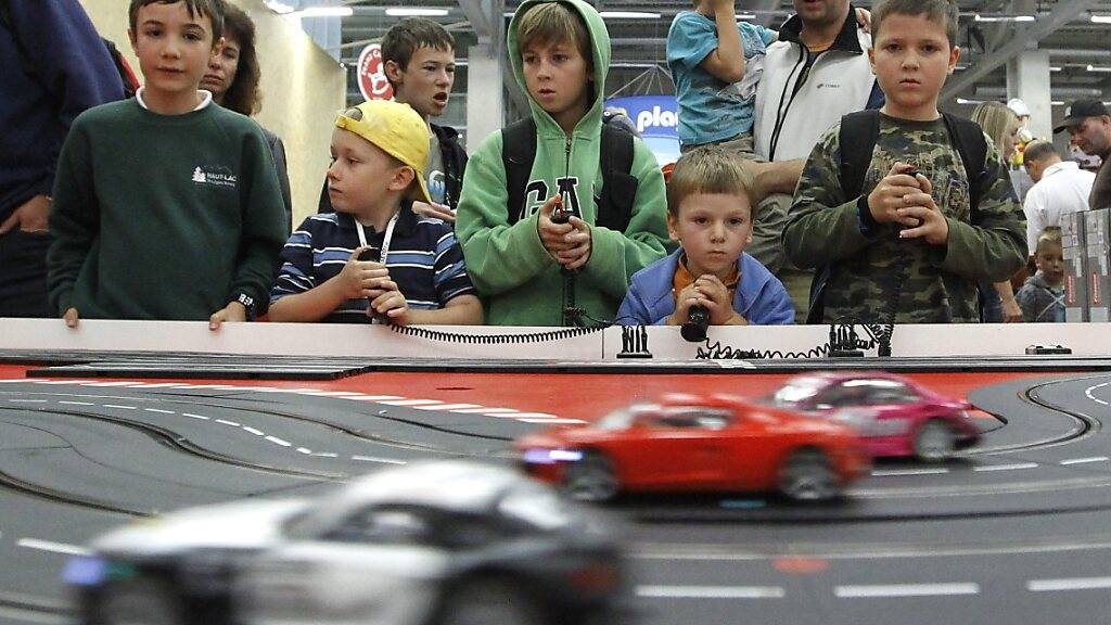 Carrera ist eine Spielzeugmarke, unter der seit 1963 spurgebundene Autorennbahnen verkauft werden. Im Bild eine Anlage an der Spielzeugmesse 2010 in Bern. (Archivbild)