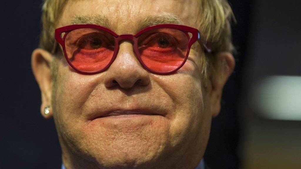 Elton John wollte mit Putin über den Umgang Moskaus mit Homosexuellen sprechen.