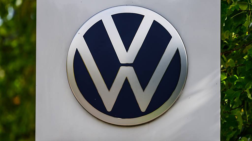 Der Volkswagen-Konzern hat im abgelaufenen dritten Quartal doppelt soviel Gewinn gemacht wie ein Jahr zuvor. Allerdings waren dafür vor allem milliardenschwere Abschreibungen im Vorjahreszeitraum verantwortlich. (Archivbild)