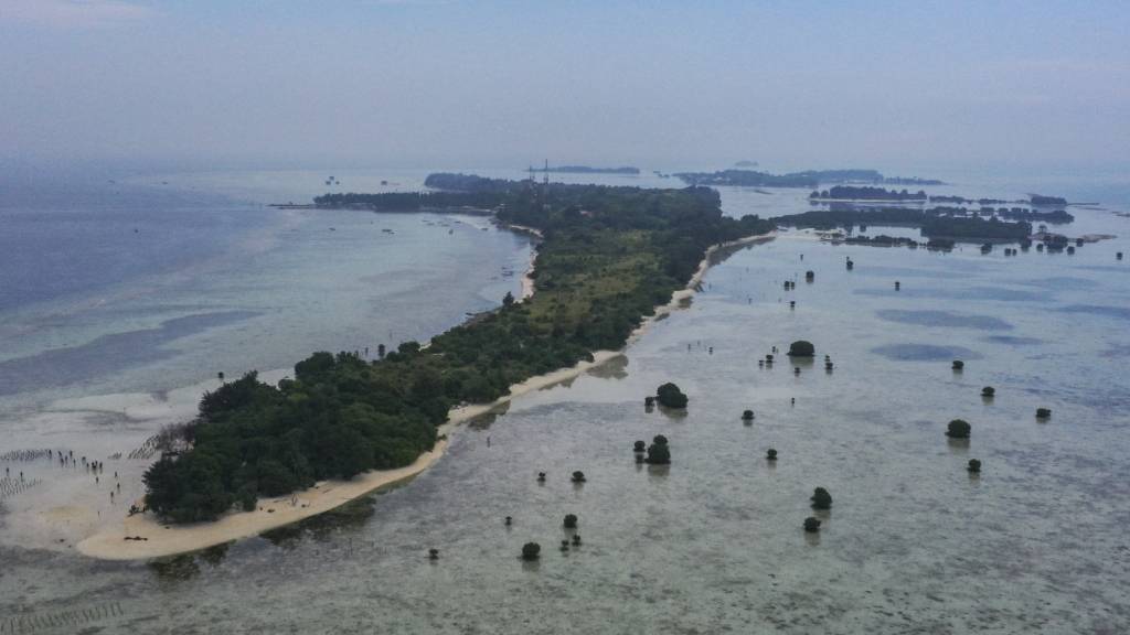 Die rund 1500 Insel-Bewohner von Pari nördlich der indonesischen Hauptstadt Jakarta sind von der Klimaerwärmung, die Konzerne wie Holcim mitverursachten, existenziell bedroht, argumentieren die vor dem Zuger Kantonsgericht Klagenden. (Archivbild)
