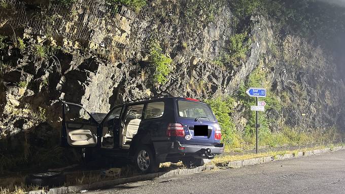 75-jähriger Autofahrer stirbt nach Kollision mit Felswand