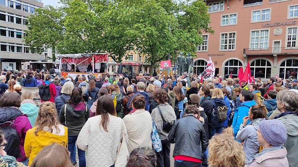 3000 Lehrerinnen und Lehrer demonstrieren für bessere Bedingungen