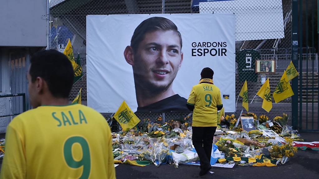 Die FIFA bestimmte die Ablösesumme für den tödlich verunglückten Emiliano Sala (Erinnerungsfoto in der Bildmitte)