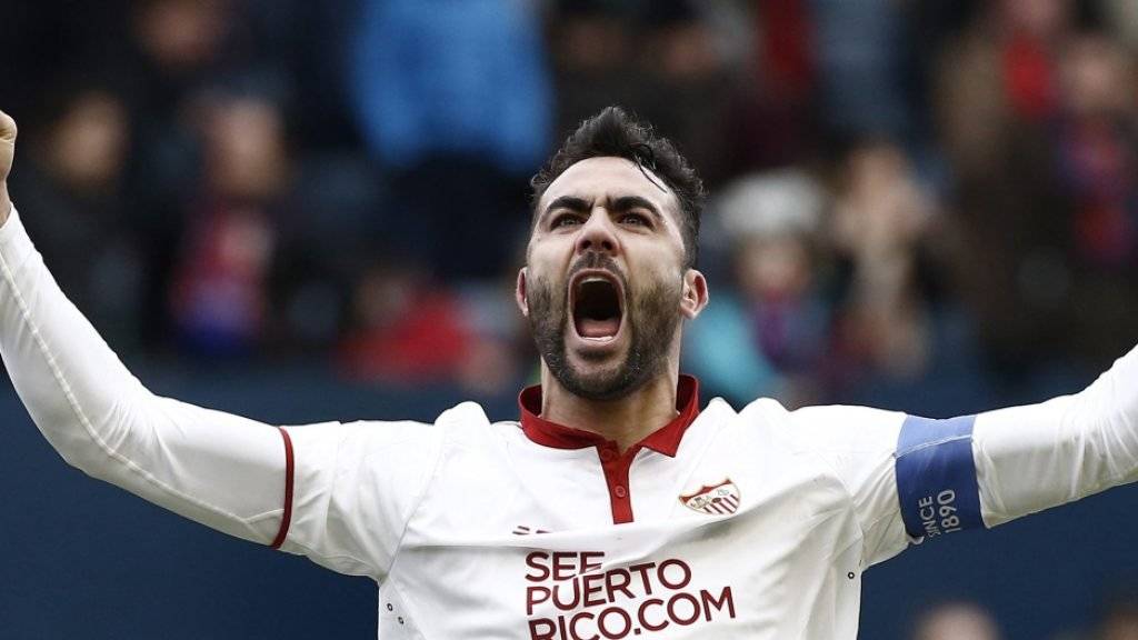 Schreit seine Freude nach dem 4:3 bei Osasuna in die Welt hinaus: Sevillas Captain Vicente Iborra