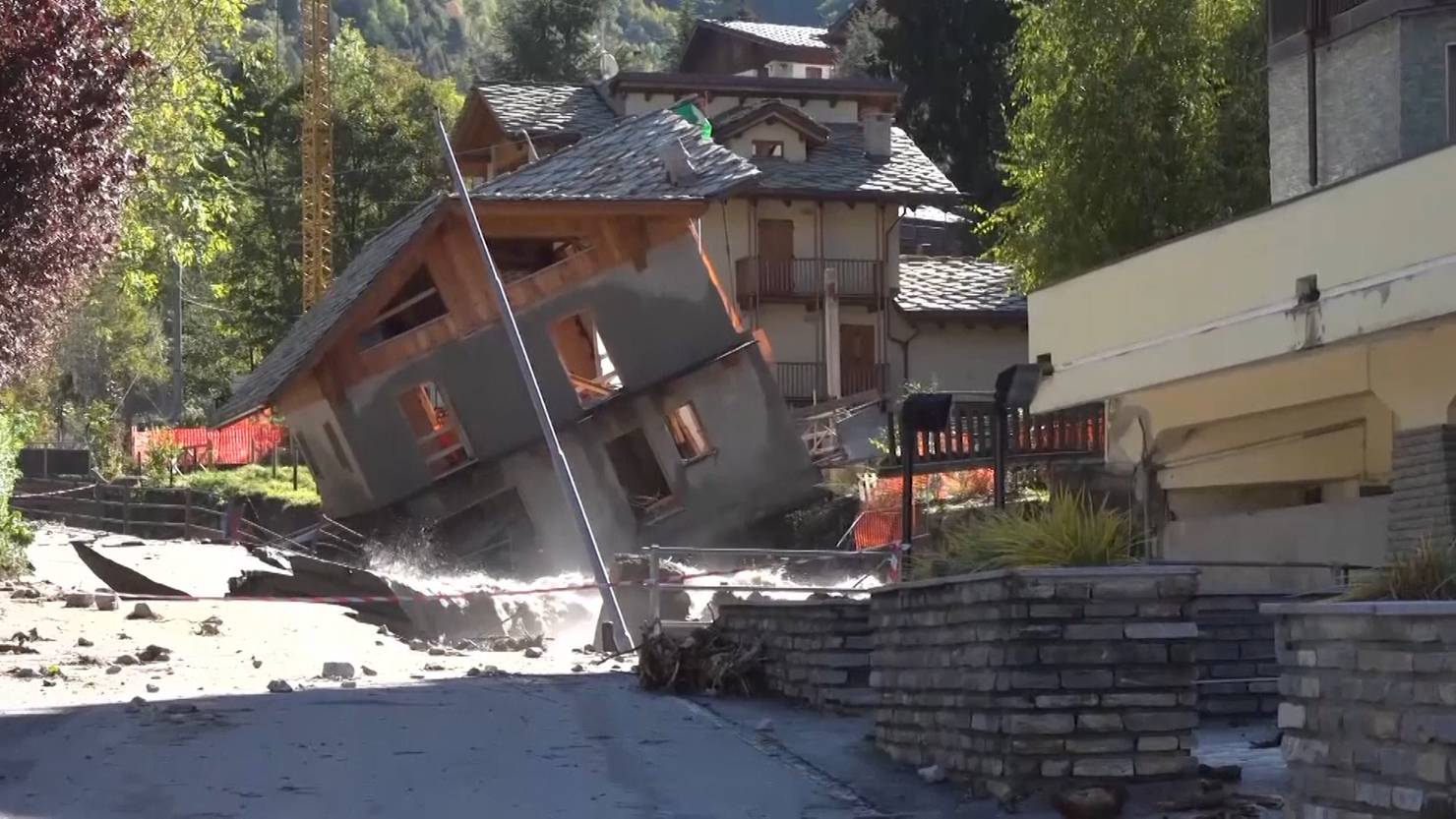 Retter suchen Unwetter-Opfer in Frankreich und Italien ...