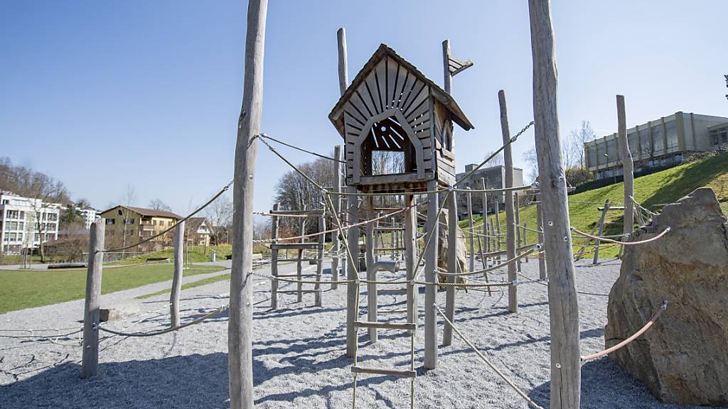 In Zug dürfen Kinder bis um 22 Uhr auf Spielplätzen lärmen. (Symbolbild)