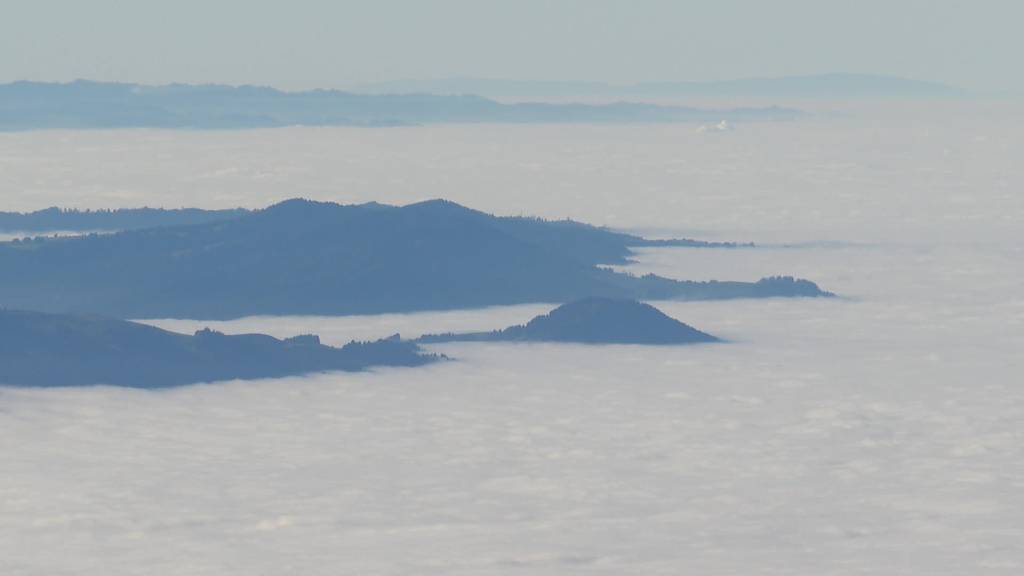 Unten grau, oben blau: Nebelmeer über der Ostschweiz