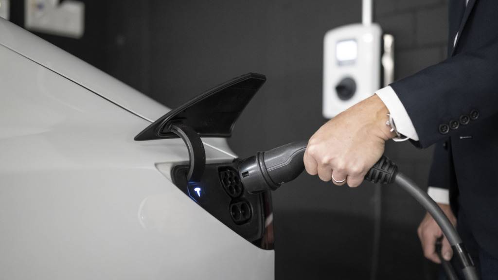 Uri fördert neu bidirektionale Ladestationen für Elektroautos