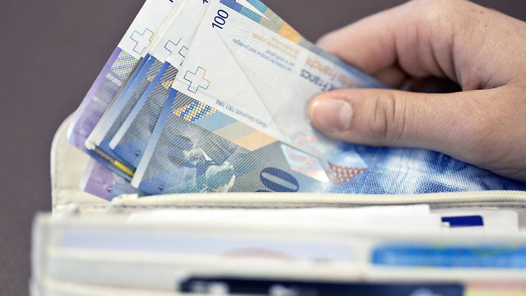 Die meisten Kantone haben ihre Budgets für 2024 vorgelegt. Laut der Konferenz der Finanzdirektorinnen und Finanzdirektoren (FDK) müssen sie das Wachstum ihrer Ausgaben begrenzen. (Archivbild)
