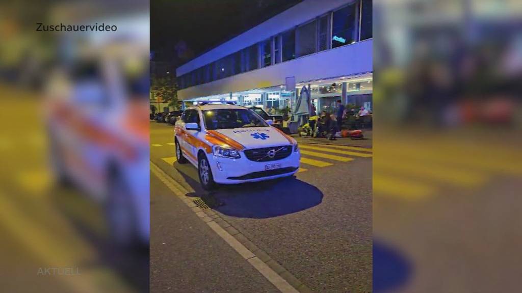 Unfall gefilmt: Senior prallt in Baden mit seinem Auto in eine Bar – zwei Verletzte