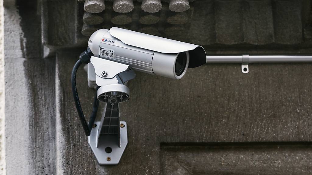 Die Änderungen des kantonalen Polizeigesetzes betreffend Überwachungskameras gehen dem Berner Gemeinderat zu weit. (Symbolbild)