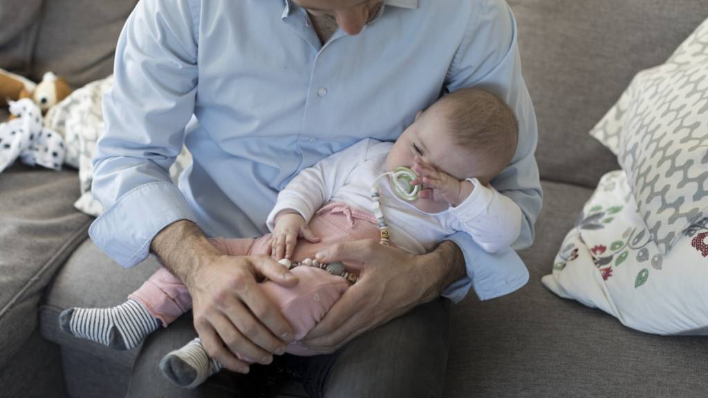 Im Kanton Zug erhalten junge Eltern nicht mehr Ferien. (Symbolbild)