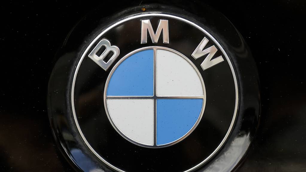 Der Autobauer BMW hat nach einem schwierigen Jahresbeginn im dritten Quartal den Betriebsgewinn (EBIT) um ein Drittel auf 2,3 Milliarden Euro gesteigert. (Archiv)