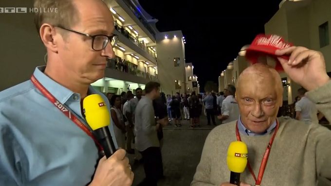 Hier kündigt Niki Lauda live im TV