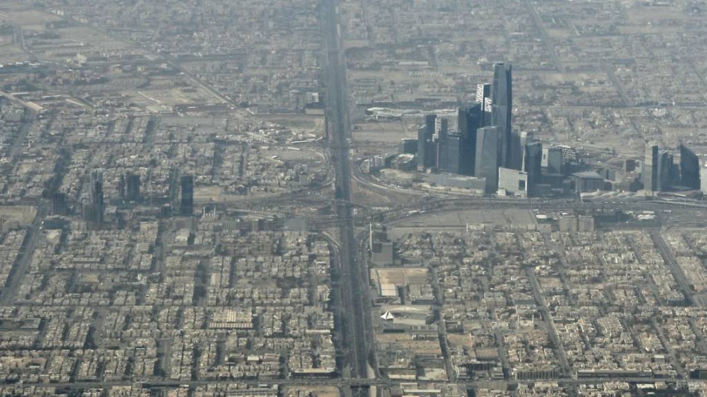ARCHIV - Luftaufnahme der Stadt Riad in Saudi-Arabien (Aufnahme aus einem Flugzeug). Foto: Elisa Schu/dpa