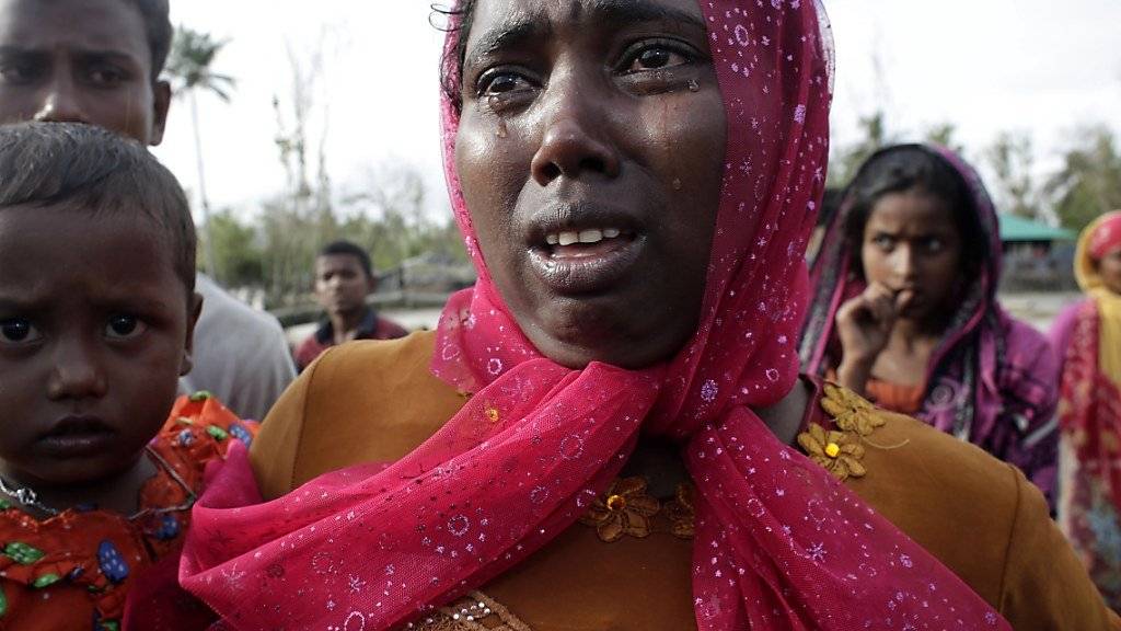 Rohingya-Flüchtlinge, die gerade die Grenze zu Bangladesch überquert haben, weinen - aus Erleichterung oder Verzweiflung.