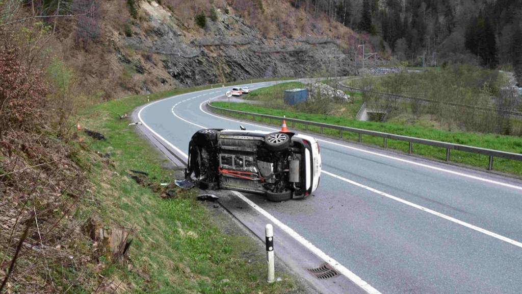 Die Polizei klärt ab, warum genau es zu dem Unfall kam.