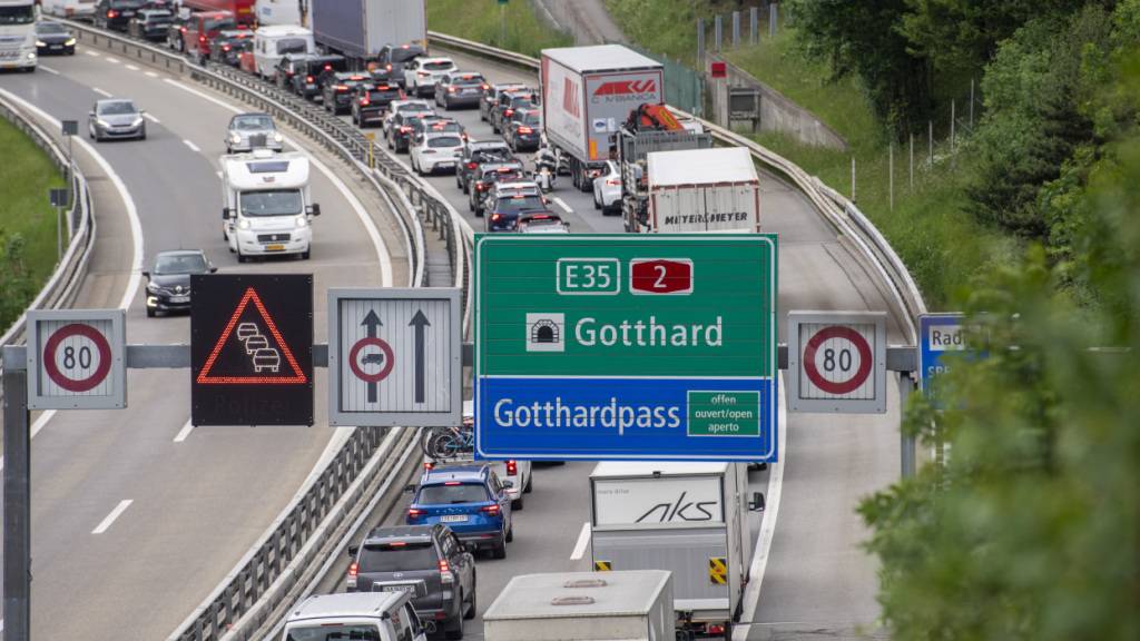 Alle Jahre wieder: Anlässlich der Frühlingsfeiertage erwartet das Bundesamt für Strassen lange Staus auf der Nord-Süd-Achse. (Archivbild)