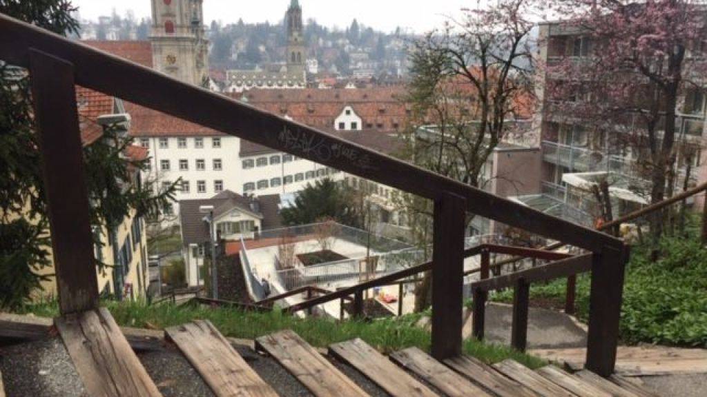 Fitness mit Aussicht: Rund 13'000 Treppenstufen führen auf die Hügel in St. Gallen.