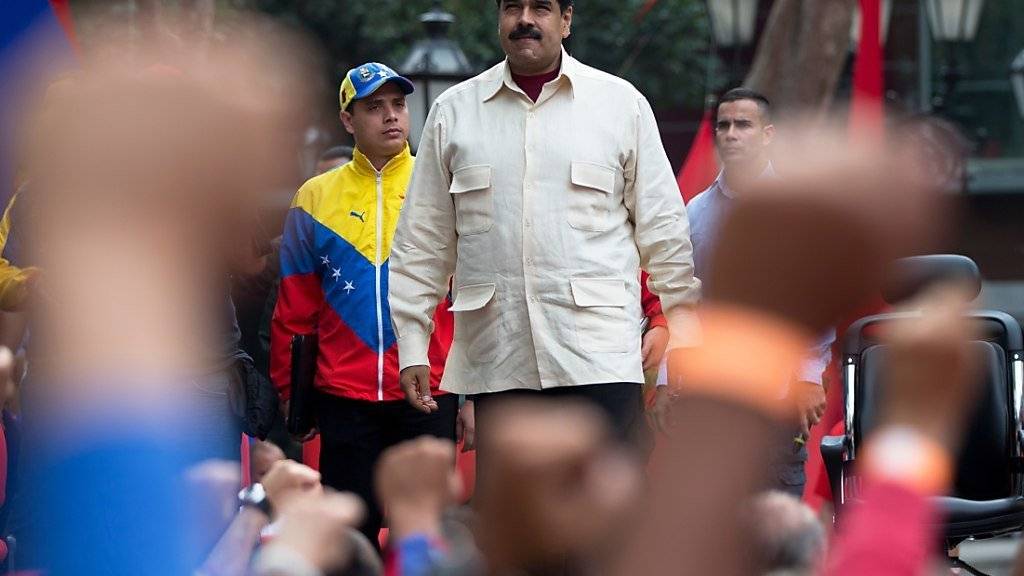 Venezuelas Präsident Maduro bei einem Auftritt zur Unabhängigkeitsfeier: Für die nächsten 40 Tage gilt im Land eine Stromrationierung. (Archivbild)