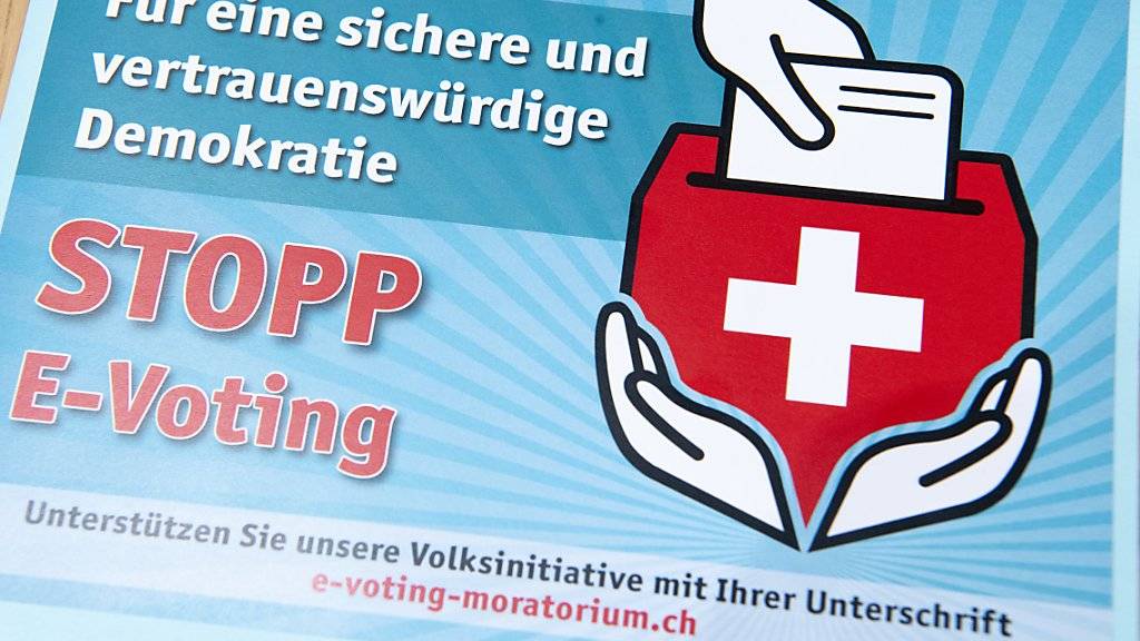 E-Voting steht derzeit in der Kritik. Nach einem öffentlichen Hackertest wird das System der Schweizerischen Post wegen aufgetauchter «kritischer Fehler» befristet ausgesetzt. (Themenbild)