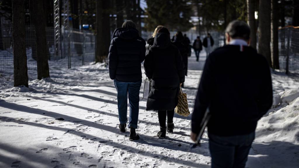 Grossanlässe wie das WEF sind der Wohnbevölkerung in der Region Prättigau/Davos ein Dorn im Auge, weil sie hauptsächlich den Verkehr belasten. Jetzt wird deshalb ein neues Leitbild geschaffen. (Archivbild)