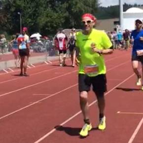 Nicola Bomio ist erledigt nach 18 Kilometer Joggen bei 33 Grad