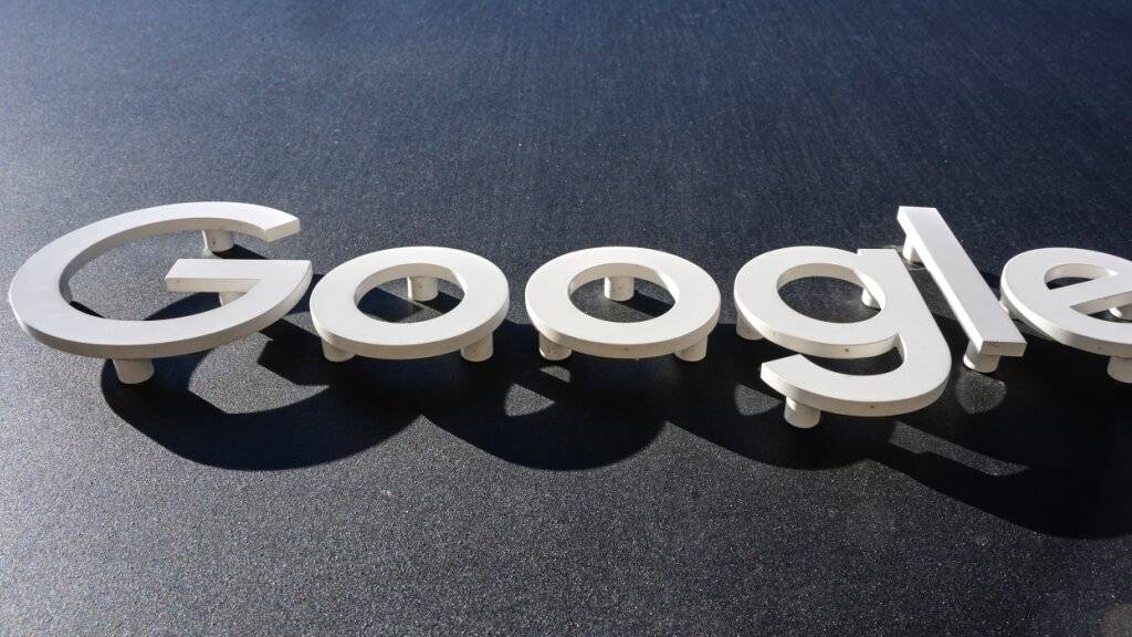 Warum sind manche Google-Apps auf Android-Handys Standard? Der Tech-Gigant muss eine milliardenschwere Wettbewerbsstrafe der EU-Kommission akzeptieren. (Archivbild)