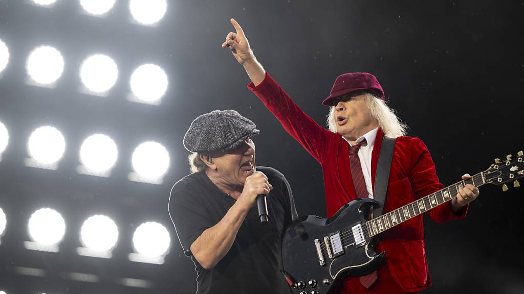 AC/DC ziehen die Massen an ihr Konzert in Zürich