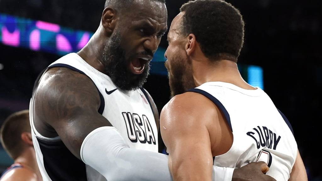 Die US-Basketballer um Superstar LeBron James sind nach einer späten Aufholjagd noch einen Schritt vom erwarteten Olympiasieg entfernt