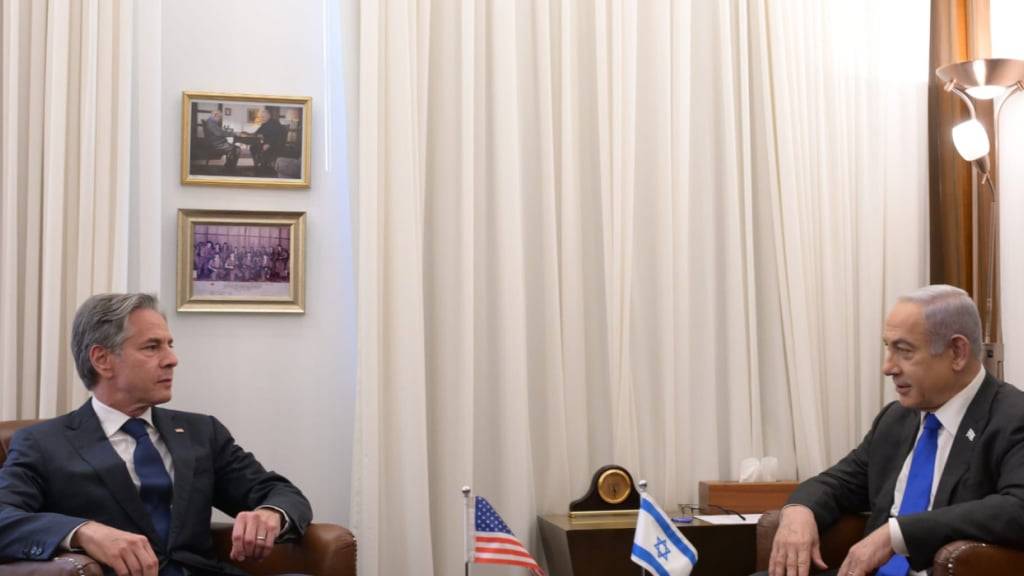 dpatopbilder - HANDOUT - In den laufenden Bemühungen um eine Waffenruhe im Gaza-Krieg ist US-Außenminister Blinken in Jerusalem mit dem israelischen Ministerpräsidenten Netanjahu zusammengetroffen. Foto: Amos Ben-Gershom/GPO/dpa - ACHTUNG: Nur zur redaktionellen Verwendung und nur mit vollständiger Nennung des vorstehenden Credits