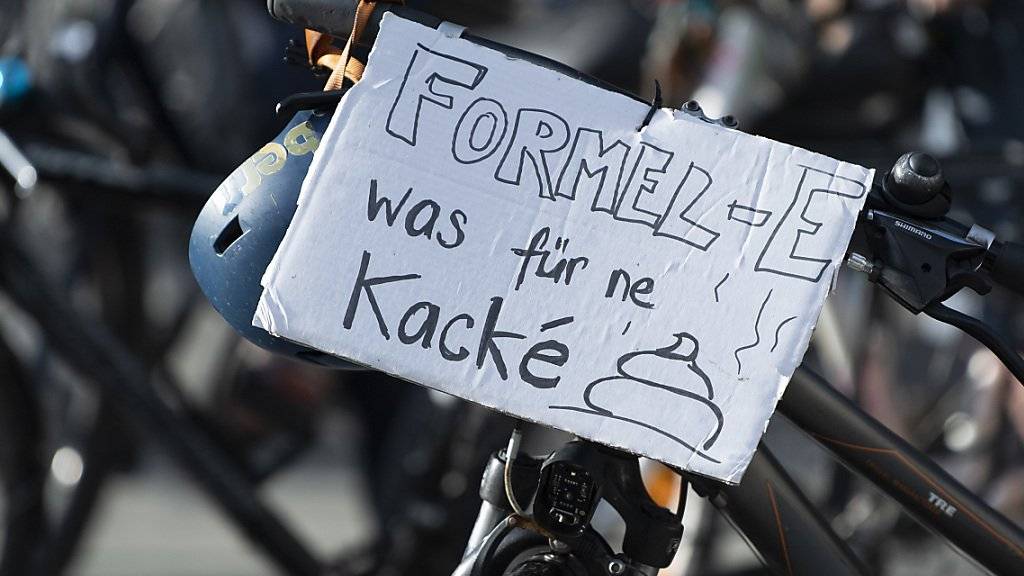 Die Velodemo gegen den Formel-E-Grossanlass in Bern hat wohl ein juristisches Nachspiel: Der Veranstalter will wegen der entstandenen Schäden eine Strafanzeige einreichen. (Archivbild)