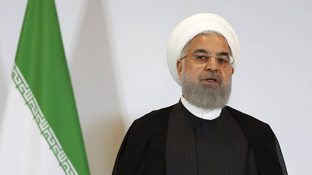 Irans Präsident Ruhani hat angekündigt, dass sein Land ab Freitag weitere Abmachungen des Atomabkommens nicht weiter einhalten wird. Die Vertragspartner des Abkommens hätten zwei Monate Zeit, den Deal vertragsgerecht umzusetzen. Dann werde auch der Iran das Abkommen wieder einhalten. (Archivbild)