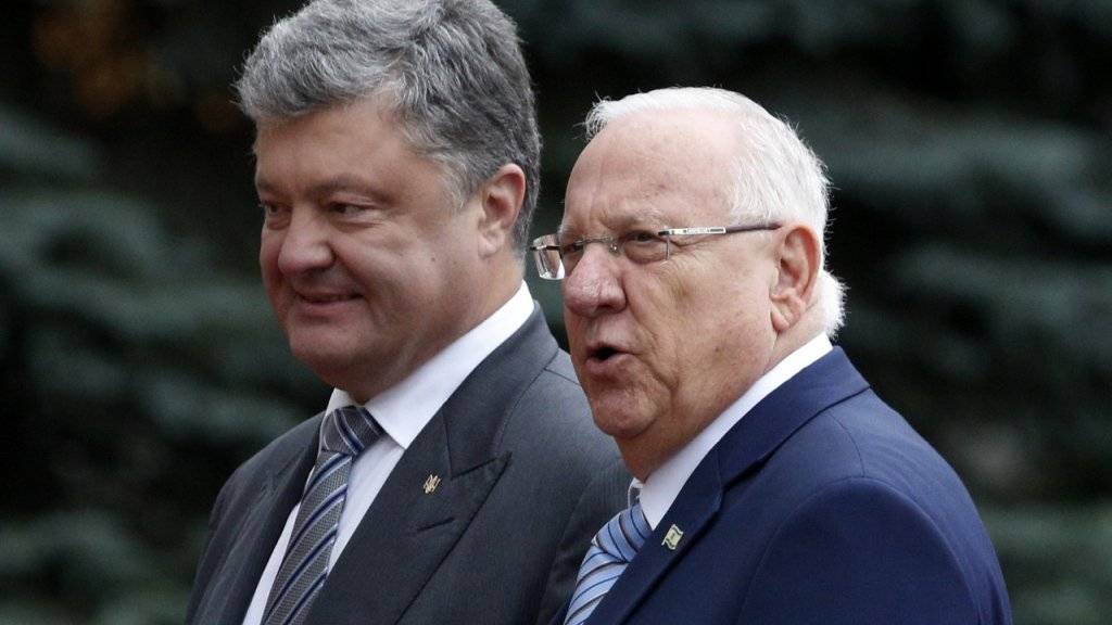 Israels Präsident Reuven Rivlin mit dem ukrainischen Präsidenten Petro Poroschenko in Kiew. Rivlin gedachte dort der Kiewer Juden, die beim Massaker von Babi Jar 1941 umgebracht wurden.