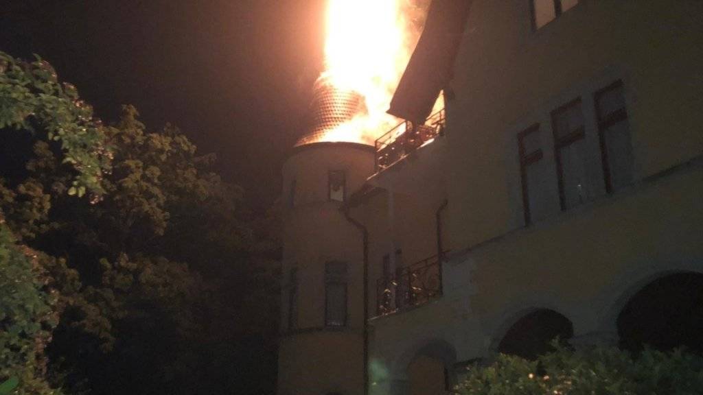 Ein Blitz hat im Turm einer Villa in Schaffhausen einen Brand ausgelöst.