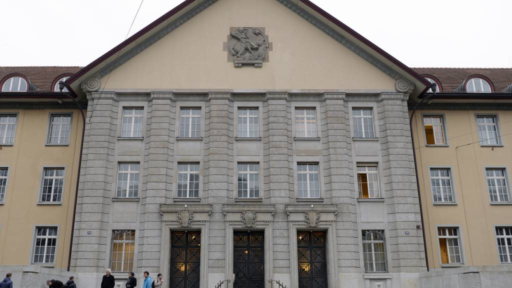 Ein Influencer versprach Frauen, sie «berühmt zu machen». Gemäss Anklage hat er mindestens fünf von ihnen vergewaltigt. Am Montag steht «Travis the Creator» vor Gericht. (Archivbild)