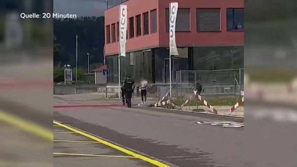 Gewaltsam überwältigt: Die Kapo Aargau nimmt in Kaiseraugst einen Mann unsanft fest – alles zu den Hintergründen