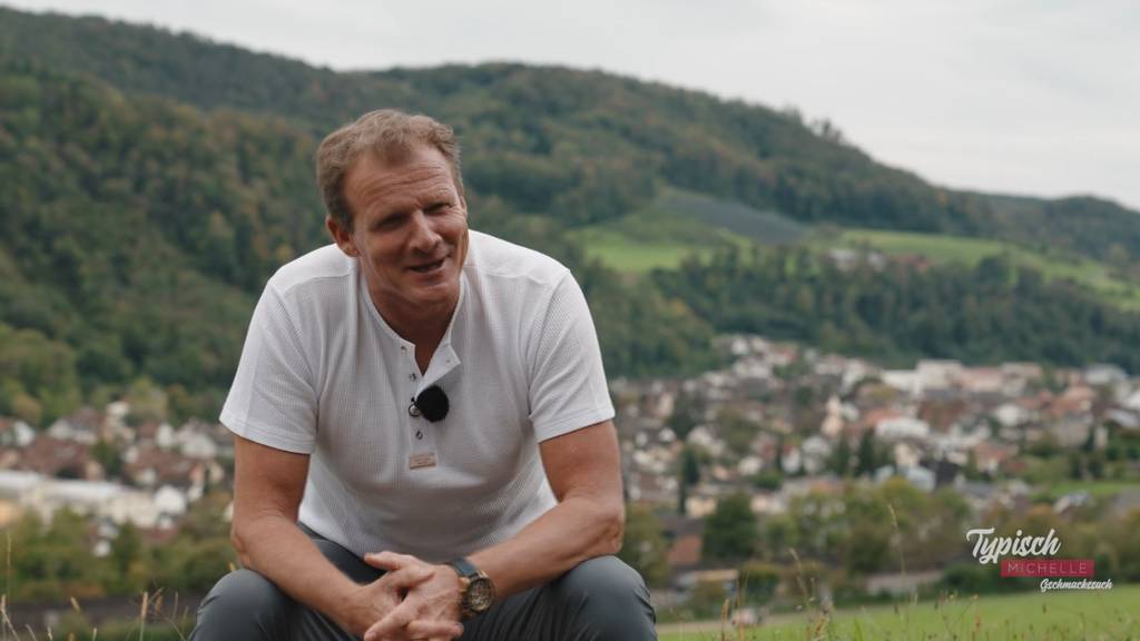 Der «Hockeygott» schmust mit seiner Partnerin an einem speziellen Ort