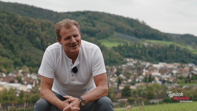 Der «Hockeygott» schmust mit seiner Partnerin an einem speziellen Ort