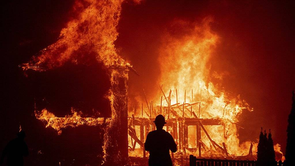 Die ganze Stadt soll evakuiert werden: Flammeninferno im 27'000-Einwohner-Ort Paradise im Norden Kaliforniens.
