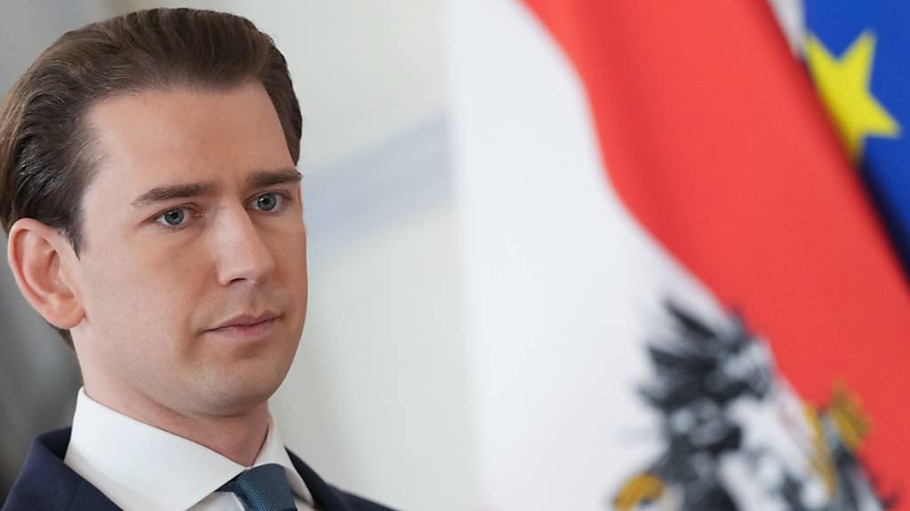 ARCHIV - Sebastian Kurz (ÖVP), damals Bundeskanzler von Österreich, kommt, um ein Statement zur Regierungskrise im Bundeskanzleramt abzugeben. Der ehemalige österreichische Kanzler Sebastian Kurz hat seinen Schutz vor Korruptionsermittlungen verloren. Foto: Georg Hochmuth/APA/dpa